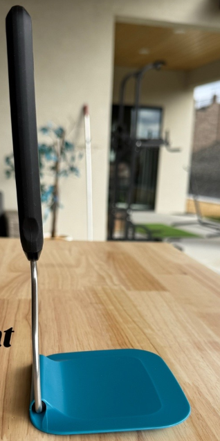 Adjustable-Angle Spatula